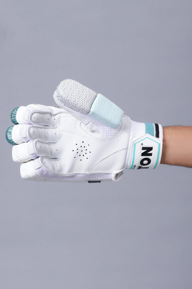 Ton Gutsy Cricket Batting Gloves