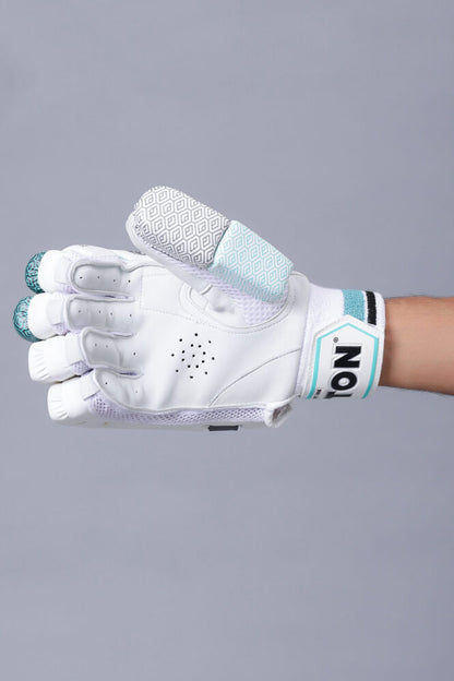Ton Gutsy Cricket Batting Gloves